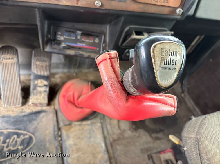 image for item DY0524 1988 Peterbilt dump truck