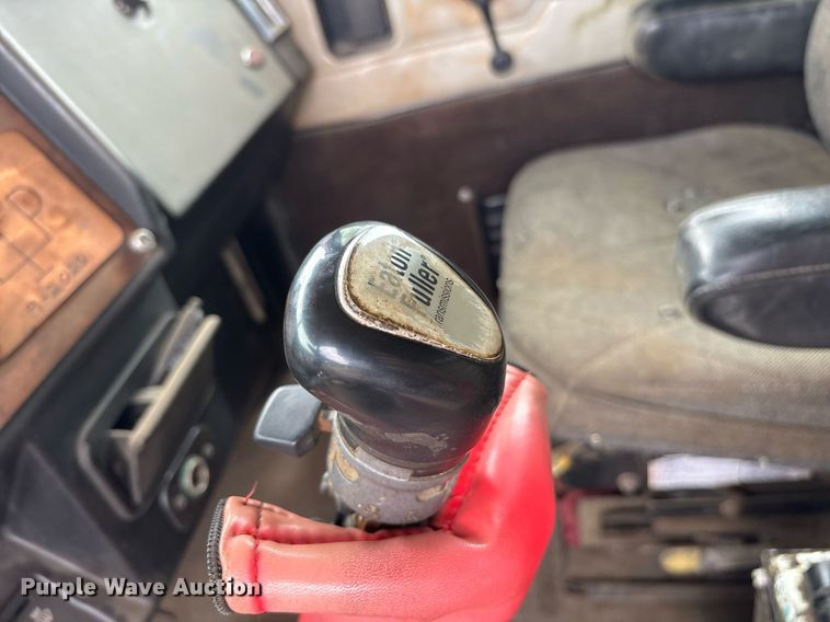 image for item DY0524 1988 Peterbilt dump truck