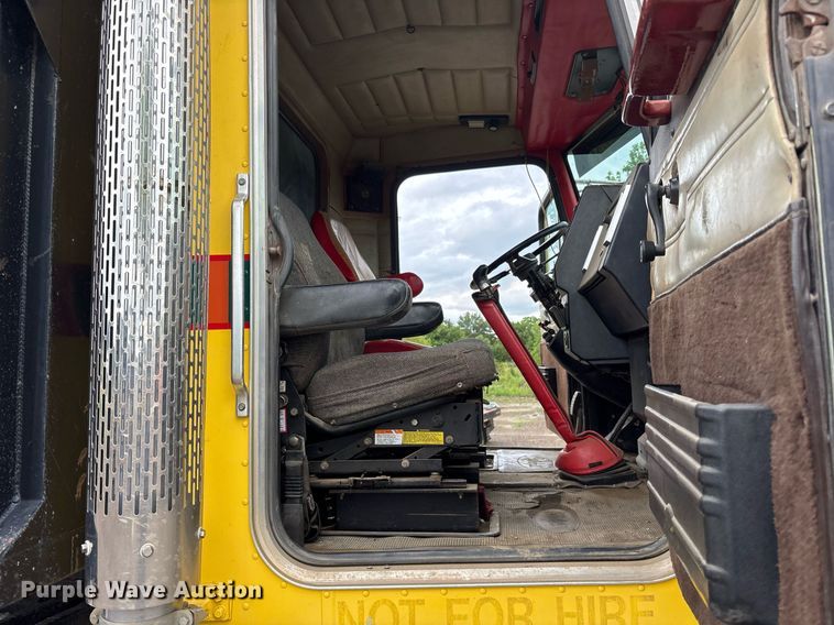 image for item DY0524 1988 Peterbilt dump truck