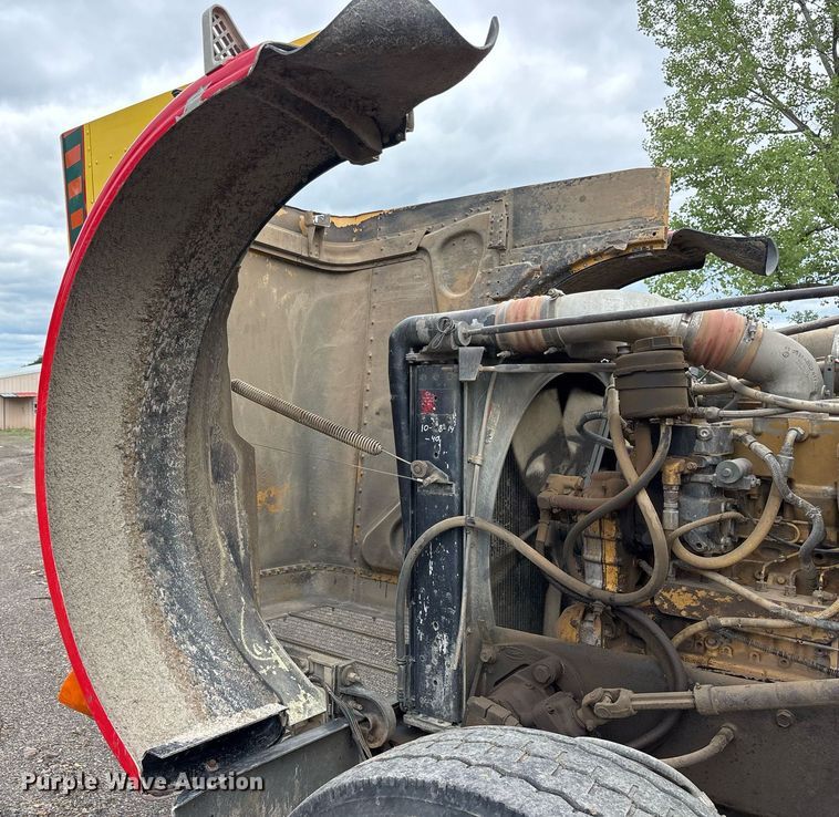 image for item DY0524 1988 Peterbilt dump truck