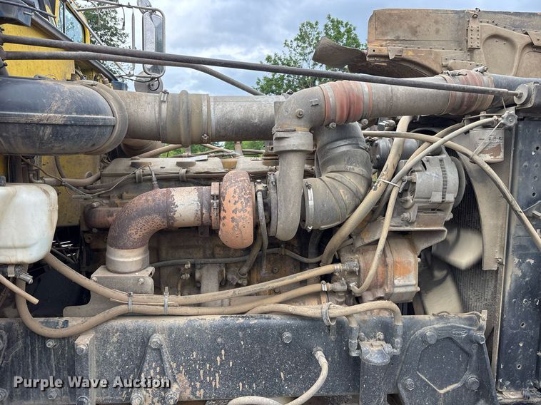 image for item DY0524 1988 Peterbilt dump truck