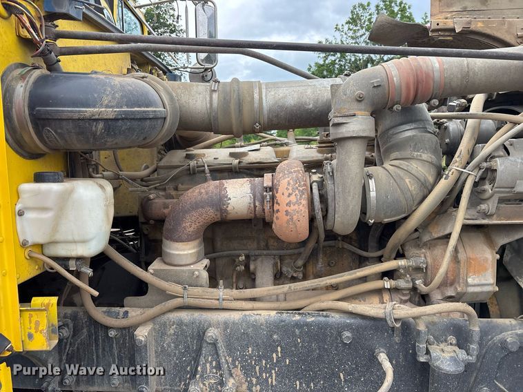 image for item DY0524 1988 Peterbilt dump truck