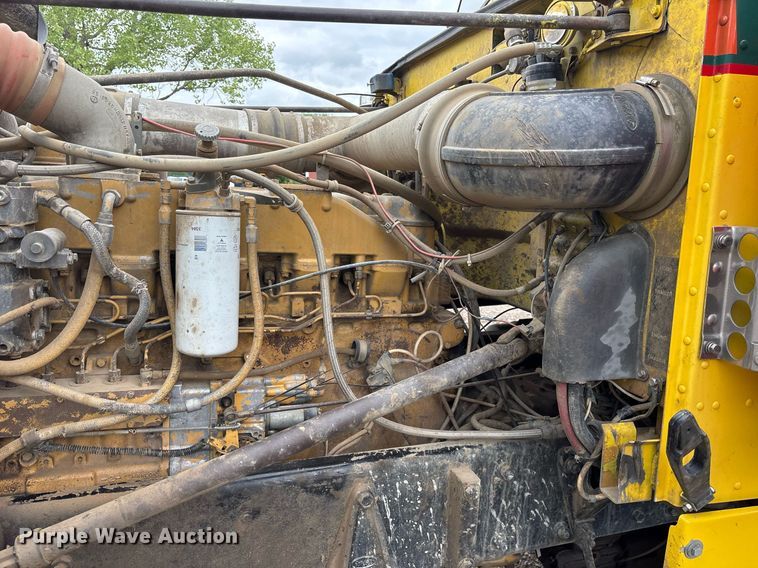 image for item DY0524 1988 Peterbilt dump truck