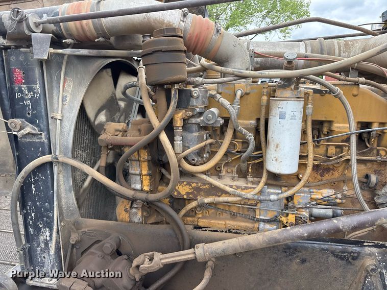 image for item DY0524 1988 Peterbilt dump truck