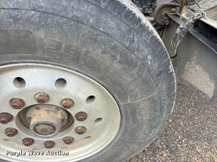 image for item DY0524 1988 Peterbilt dump truck