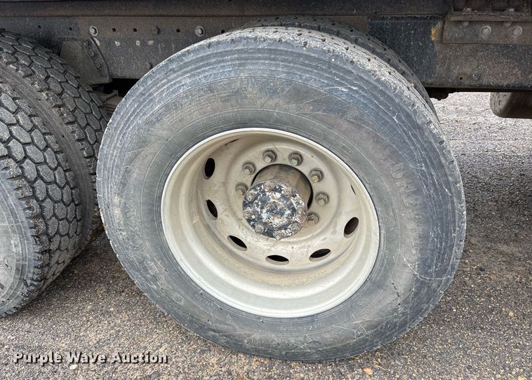 image for item DY0524 1988 Peterbilt dump truck