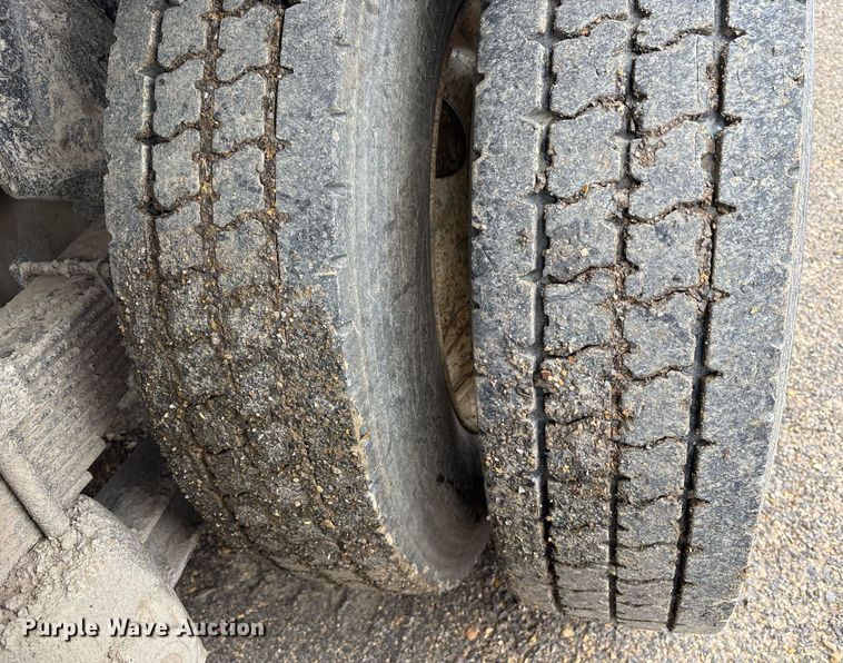 image for item DY0524 1988 Peterbilt dump truck