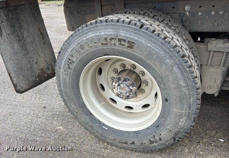 image for item DY0524 1988 Peterbilt dump truck