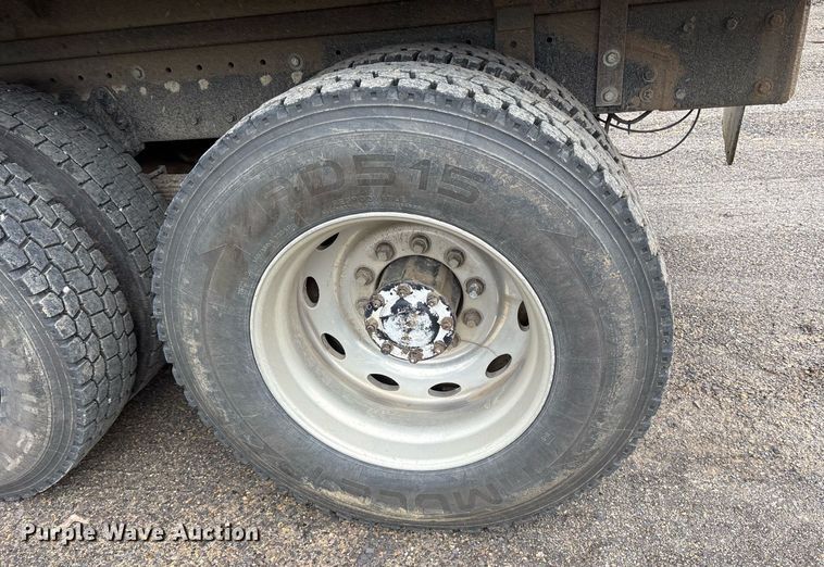 image for item DY0524 1988 Peterbilt dump truck