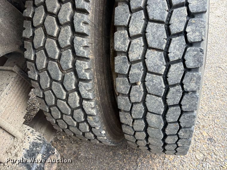 image for item DY0524 1988 Peterbilt dump truck