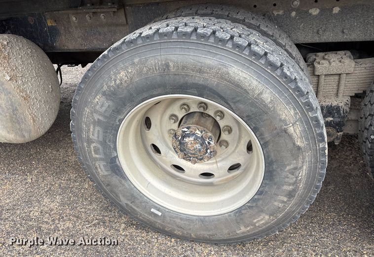 image for item DY0524 1988 Peterbilt dump truck