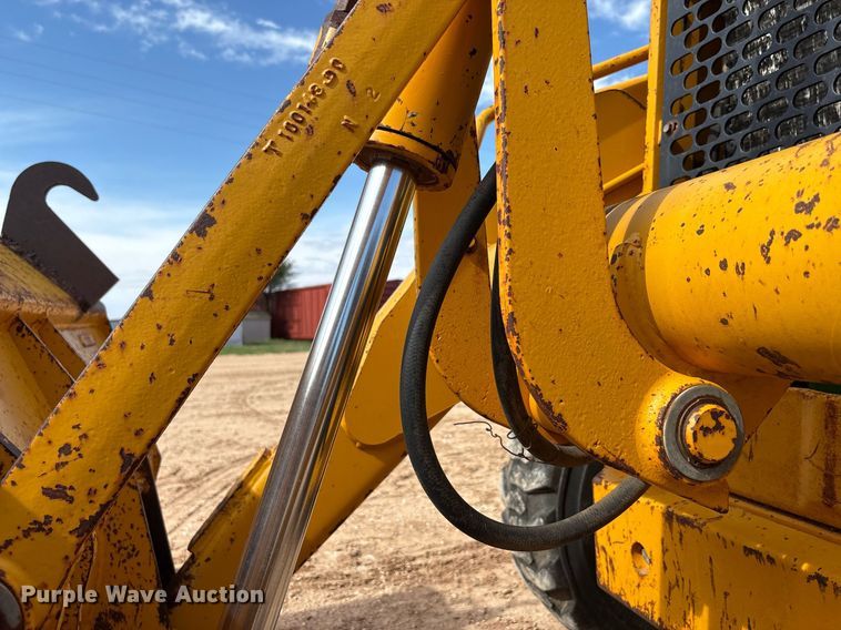 image for item DY2501 1989 John Deere 410C backhoe