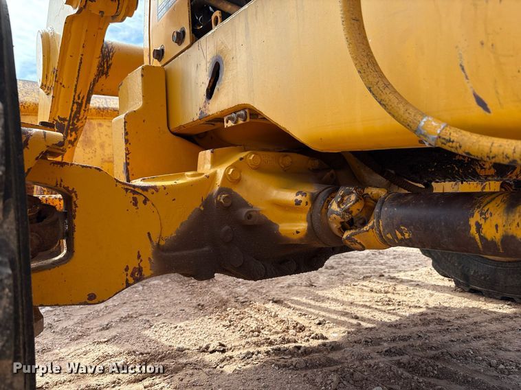 image for item DY2501 1989 John Deere 410C backhoe