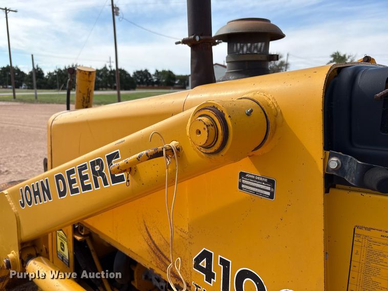image for item DY2501 1989 John Deere 410C backhoe