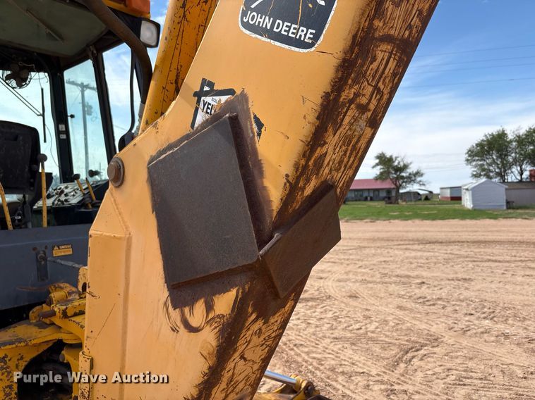 image for item DY2501 1989 John Deere 410C backhoe