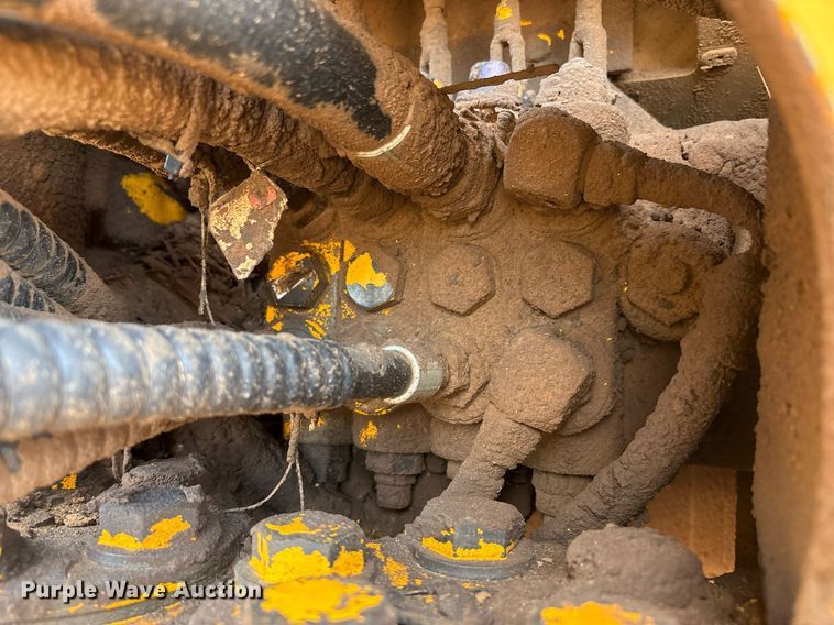 image for item DY2501 1989 John Deere 410C backhoe