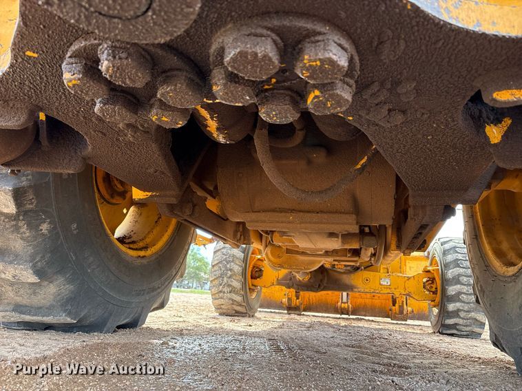 image for item DY2501 1989 John Deere 410C backhoe