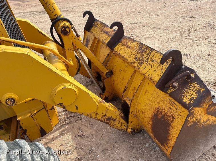 image for item DY2501 1989 John Deere 410C backhoe