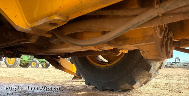 image for item DY2501 1989 John Deere 410C backhoe