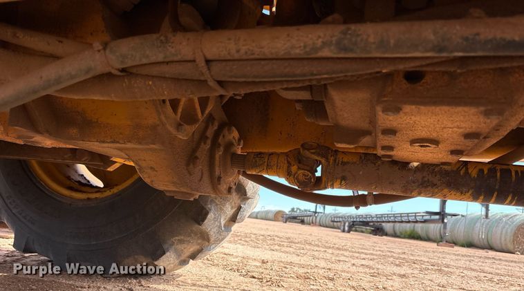 image for item DY2501 1989 John Deere 410C backhoe