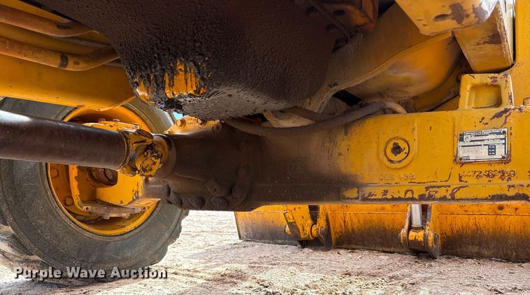 image for item DY2501 1989 John Deere 410C backhoe