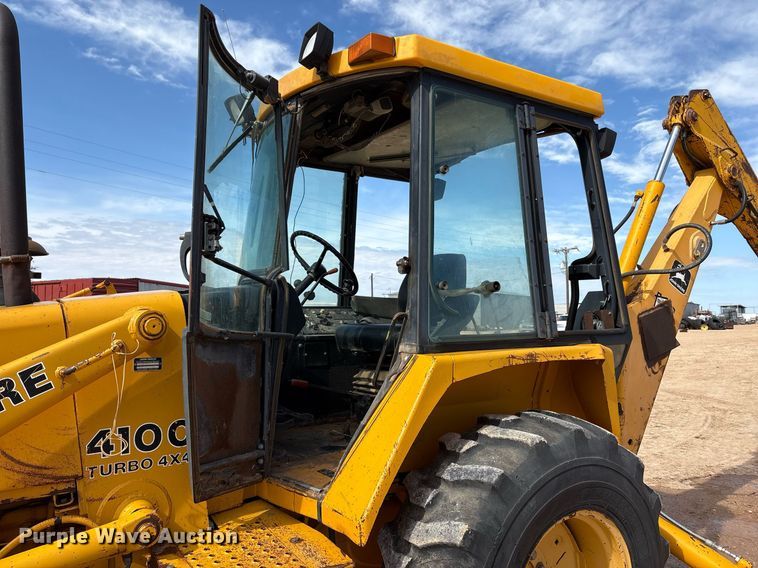 image for item DY2501 1989 John Deere 410C backhoe