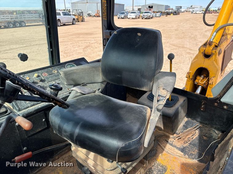 image for item DY2501 1989 John Deere 410C backhoe