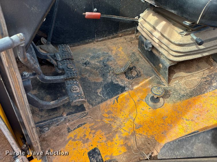 image for item DY2501 1989 John Deere 410C backhoe