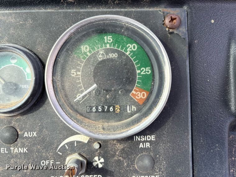 image for item DY2501 1989 John Deere 410C backhoe