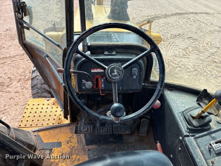 image for item DY2501 1989 John Deere 410C backhoe