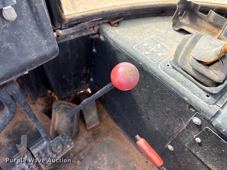 image for item DY2501 1989 John Deere 410C backhoe