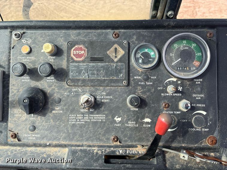 image for item DY2501 1989 John Deere 410C backhoe