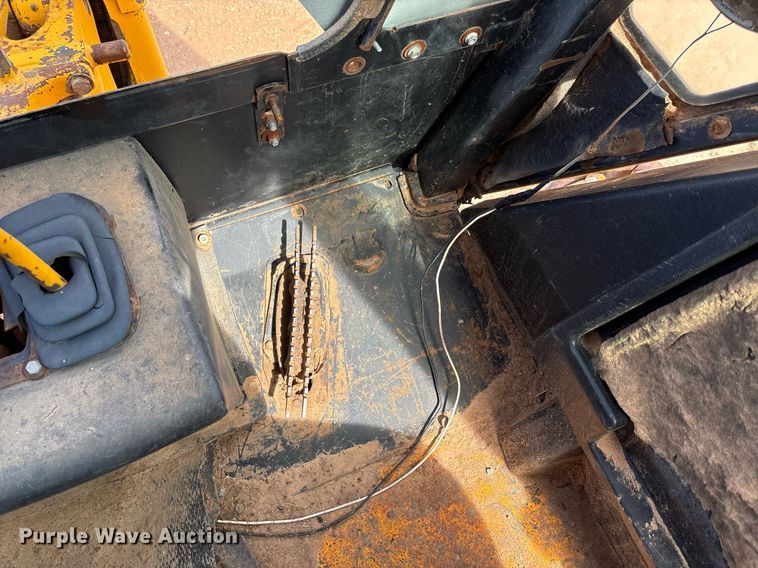 image for item DY2501 1989 John Deere 410C backhoe