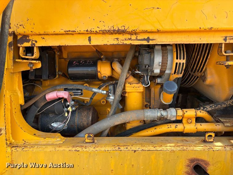 image for item DY2501 1989 John Deere 410C backhoe