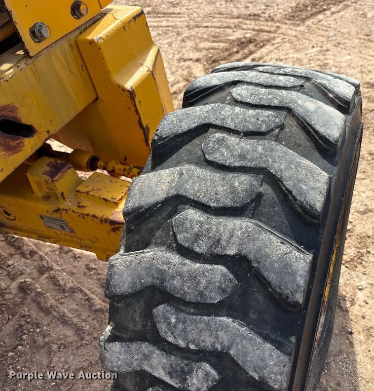 image for item DY2501 1989 John Deere 410C backhoe