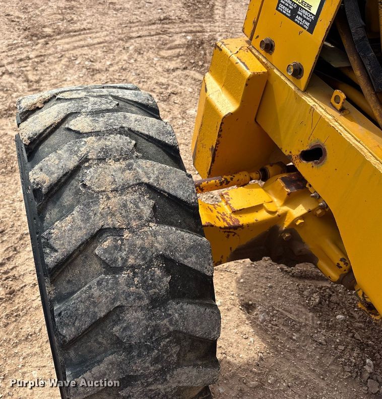 image for item DY2501 1989 John Deere 410C backhoe