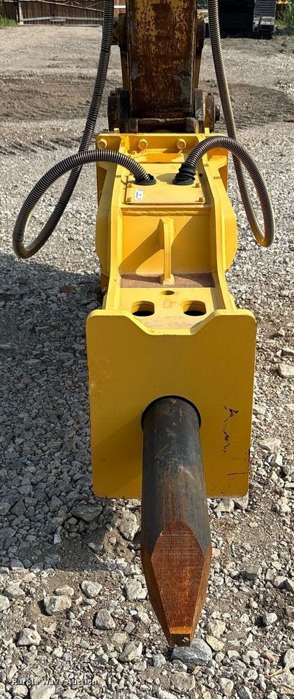 image for item DY2519 2024 Jisan JSB2200B breaker