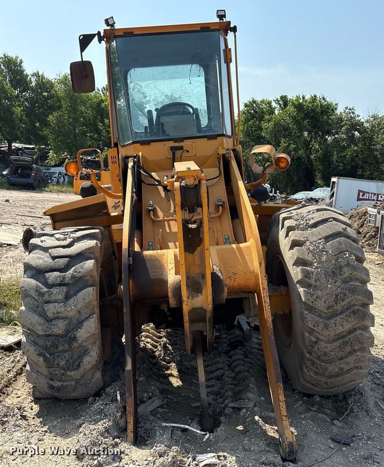 image for item DY2521 2001 Hyundai HL740-3 wheel loader