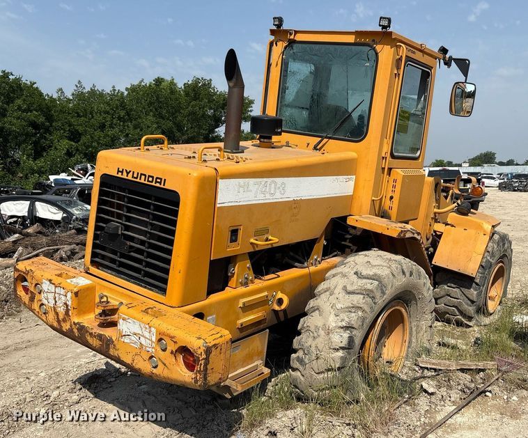 image for item DY2521 2001 Hyundai HL740-3 wheel loader