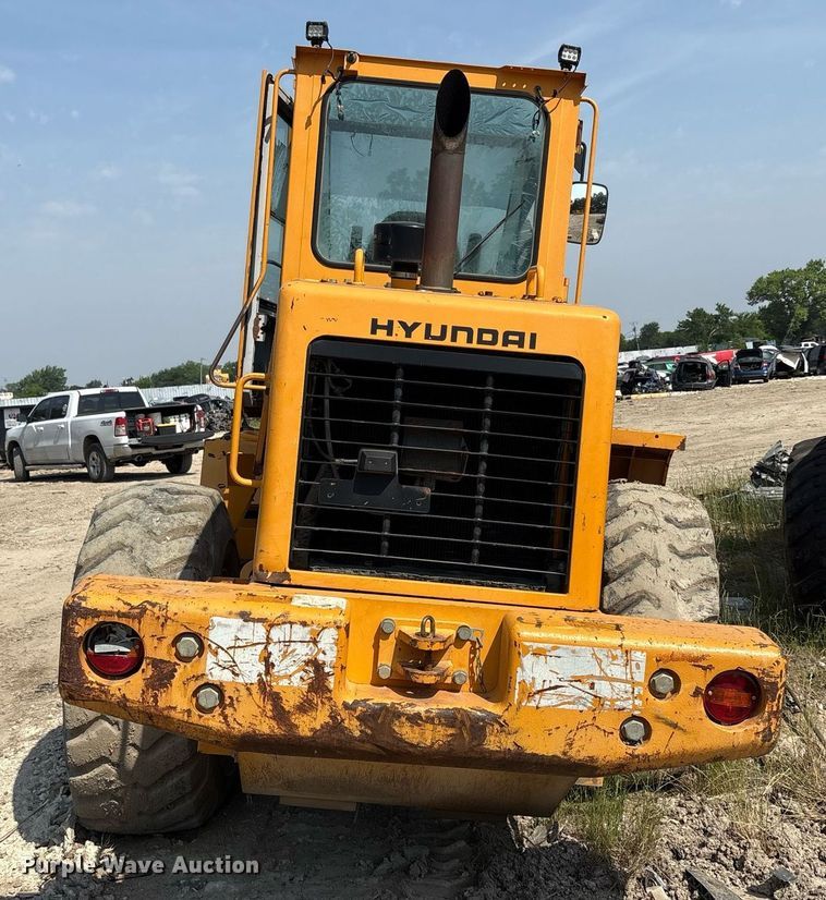 image for item DY2521 2001 Hyundai HL740-3 wheel loader