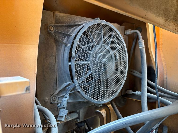 image for item DY2521 2001 Hyundai HL740-3 wheel loader