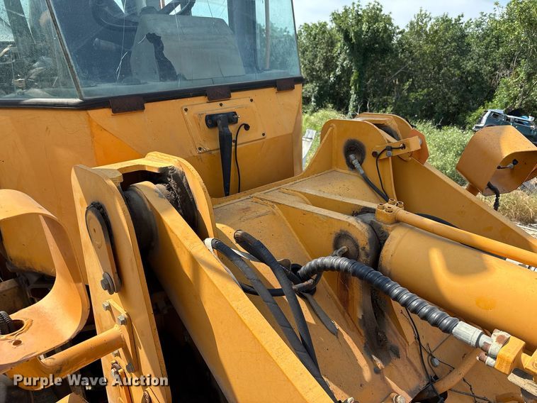 image for item DY2521 2001 Hyundai HL740-3 wheel loader