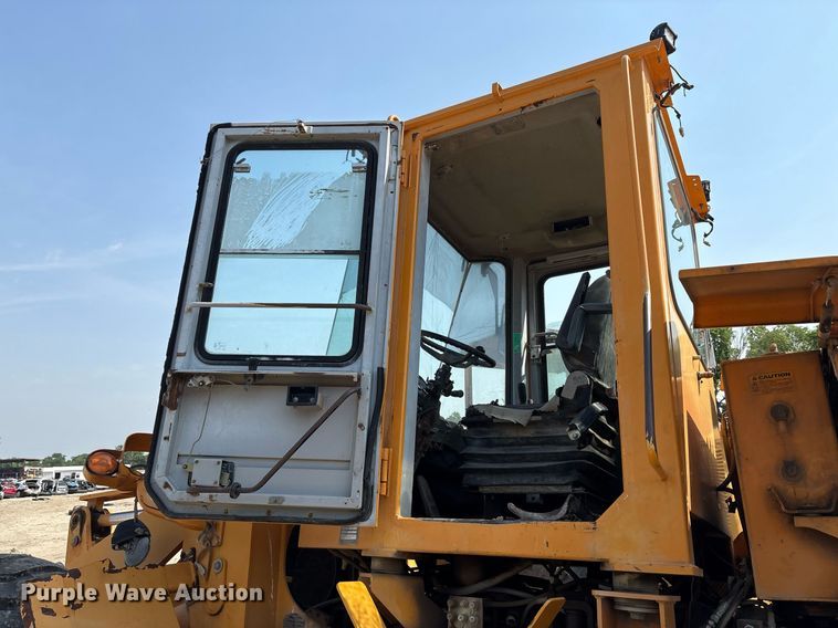 image for item DY2521 2001 Hyundai HL740-3 wheel loader