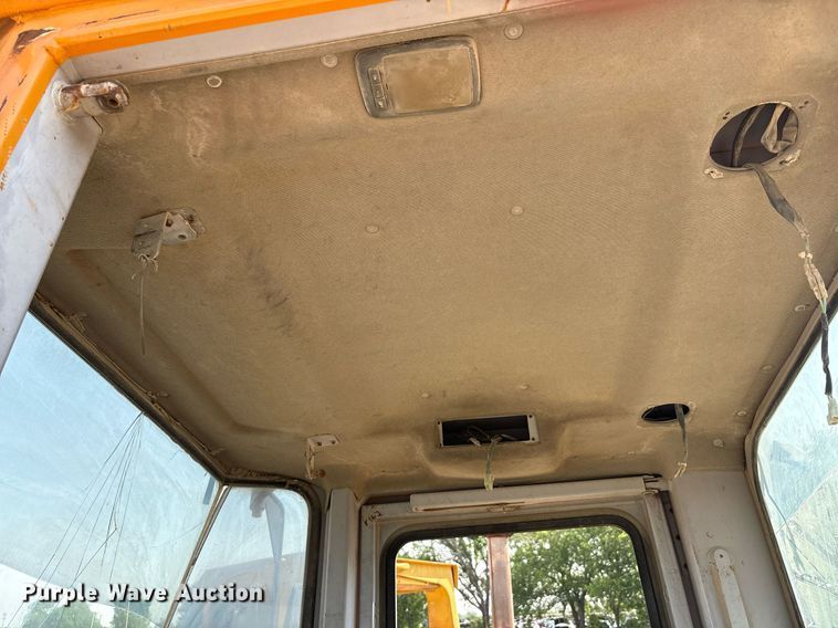 image for item DY2521 2001 Hyundai HL740-3 wheel loader