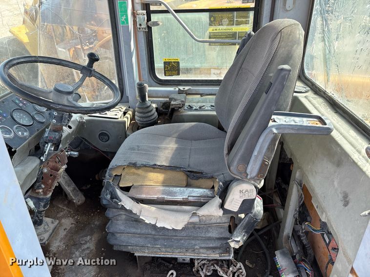 image for item DY2521 2001 Hyundai HL740-3 wheel loader