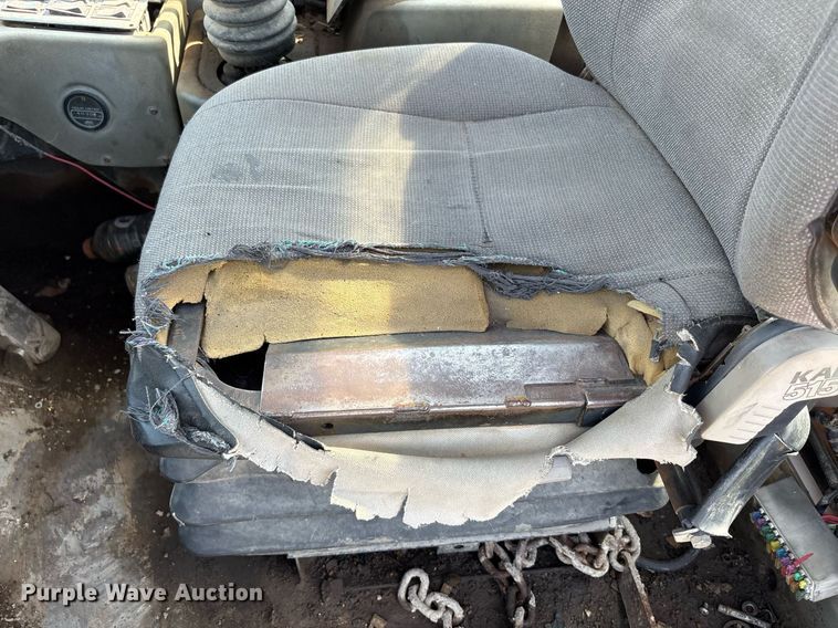 image for item DY2521 2001 Hyundai HL740-3 wheel loader