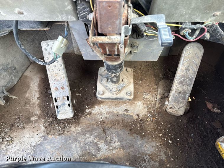 image for item DY2521 2001 Hyundai HL740-3 wheel loader