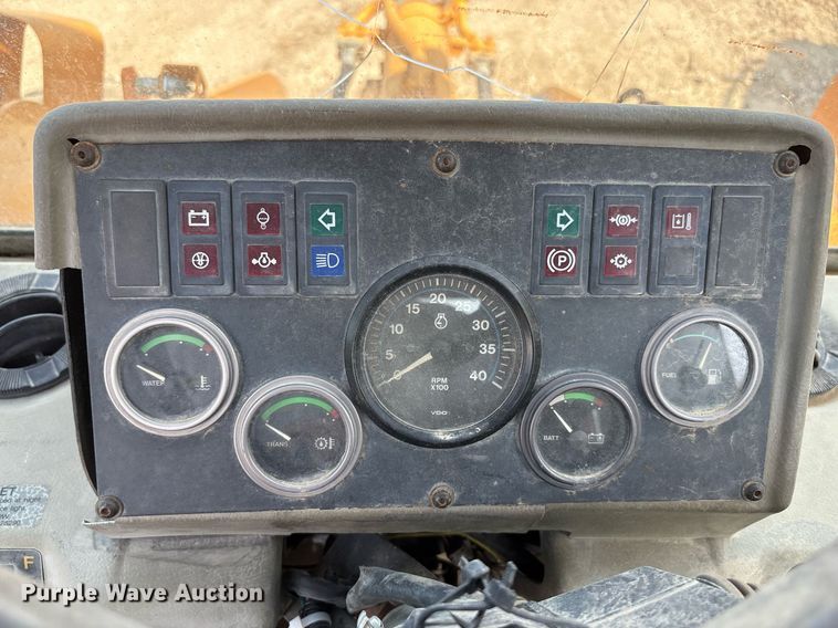 image for item DY2521 2001 Hyundai HL740-3 wheel loader