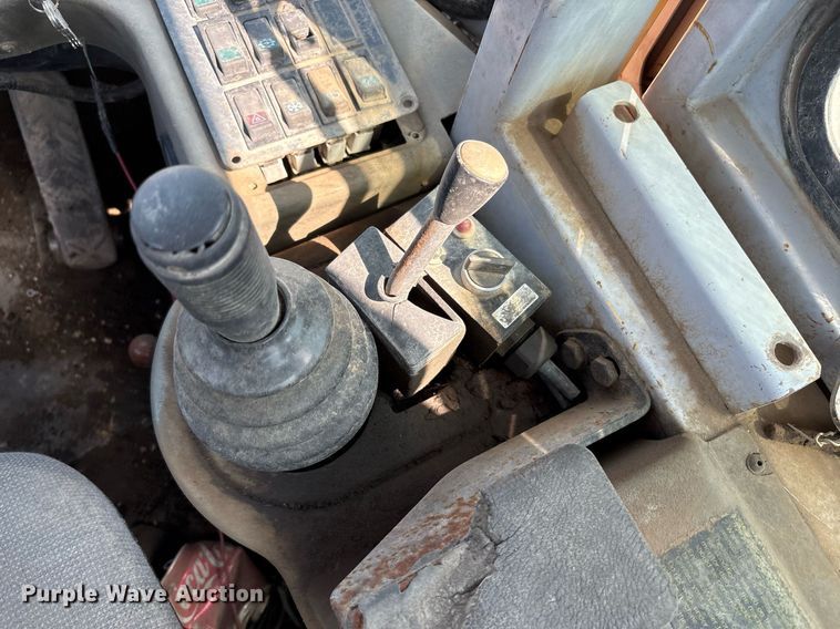 image for item DY2521 2001 Hyundai HL740-3 wheel loader