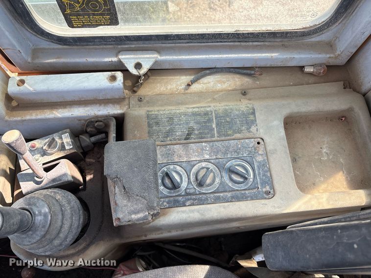 image for item DY2521 2001 Hyundai HL740-3 wheel loader